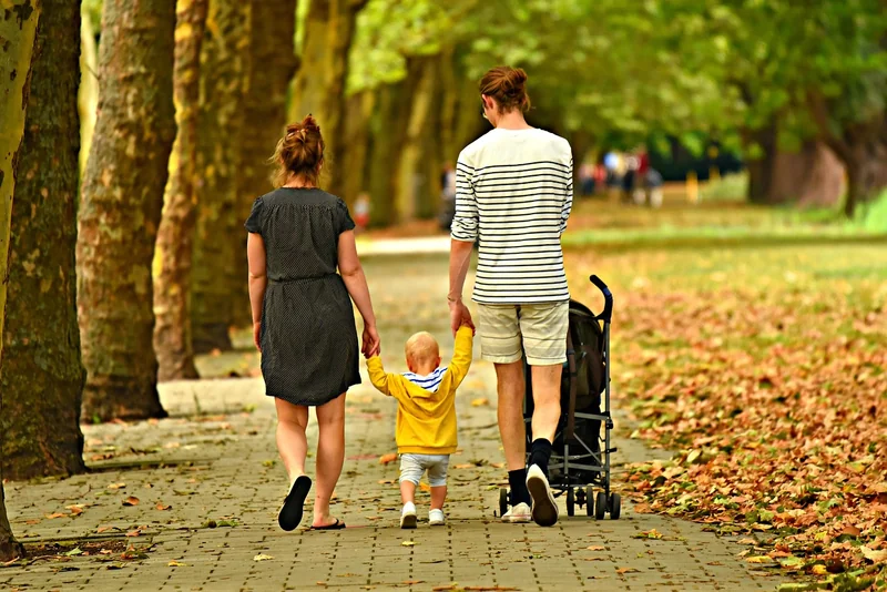 L’erreur des parents : trop de compliments, pas assez de cadre